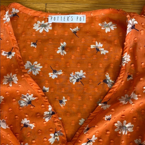 Potter’s Pot Orange Floral Flutter Sleeve Blouse - Picture 3 of 3